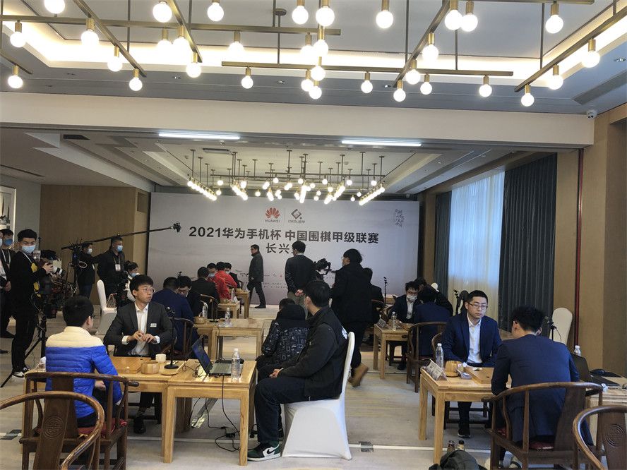 不管由谁来拍或演，不管拍的优或劣，不管得奖与否或票房凹凸，它毕竟城市成为中国片子史上不成轻忽的一笔。